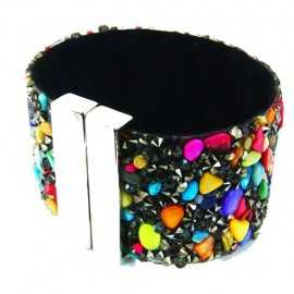 Brazalete de mujer con piedras multicolores y cierre de acero inoxidable.