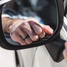 Men's ring in smooth black titanium with silver edges
